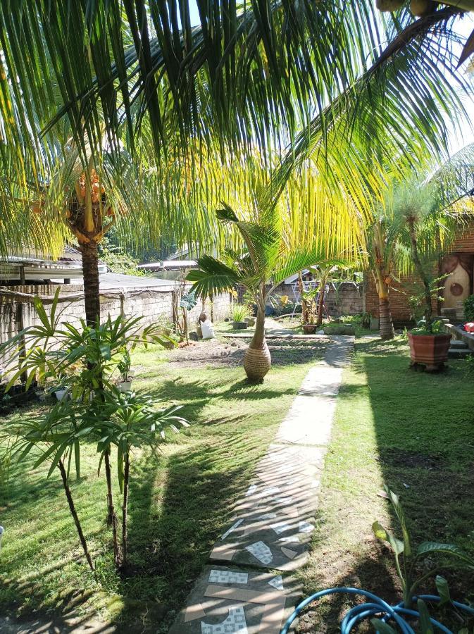 Merendeng Hostel Kuta Kuta  Dış mekan fotoğraf
