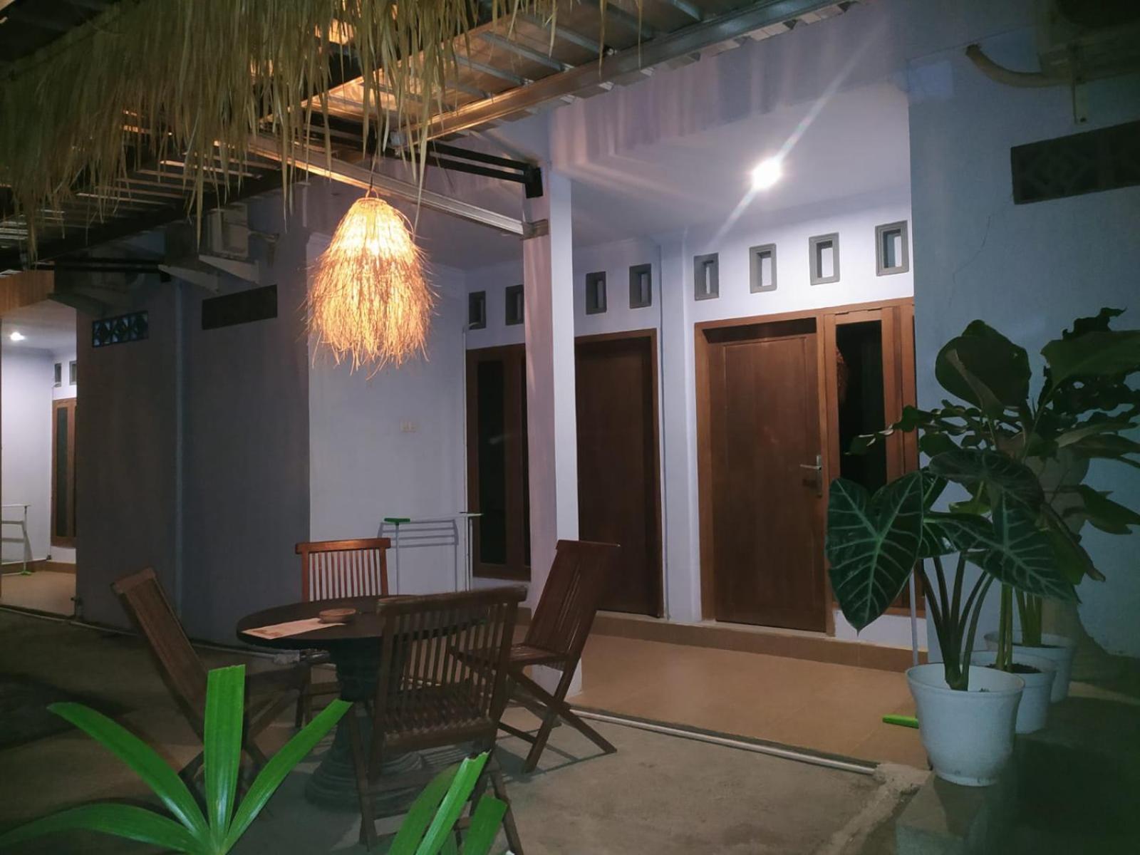 Merendeng Hostel Kuta Kuta  Dış mekan fotoğraf